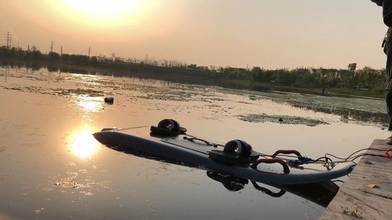 Elektryczna deska surfingowa kompozytowa o pojemności akumulatora 72 V 30 A.